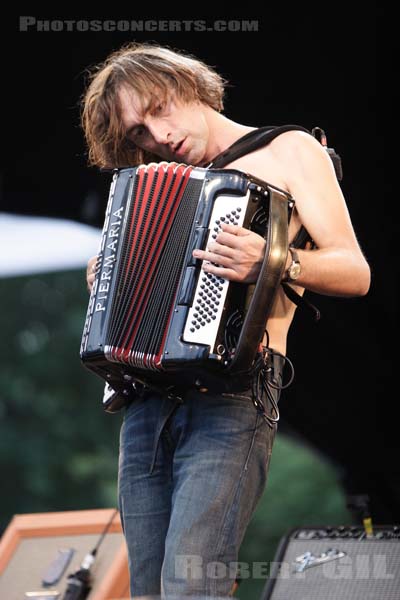 YANN TIERSEN - 2006-06-24 - CERGY - Base de Loisirs - 